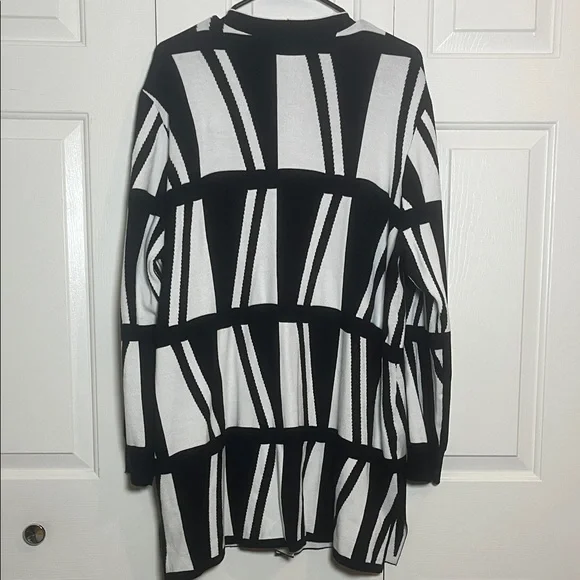 Chico's Women’s Geometric Knit Black and White Cardigan Sweater Size 4/XXL - Picture 5 of 6